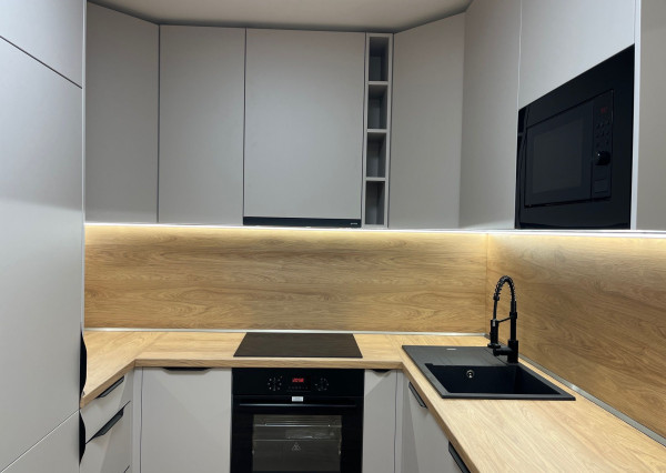 ***NOVINKA*** NA PREDAJ MODERNÝ, KOMPLETNE ZREKONŠTRUOVANÝ 5 IZBOVÝ BYT !!! S LOGGIOU