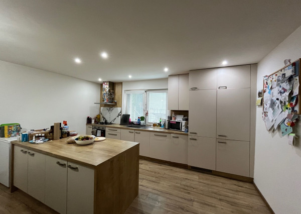 NA PRENÁJOM BUDOVA/RODINNÝ DOM VHODNÝ AJ AKO SÍDLO FIRMY, Košice Barca