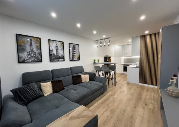 NA PREDAJ MODERNÝ, KRÁSNY, ZARIADENÝ 2 IZBOVÝ BYT, Košice Nad Jazerom