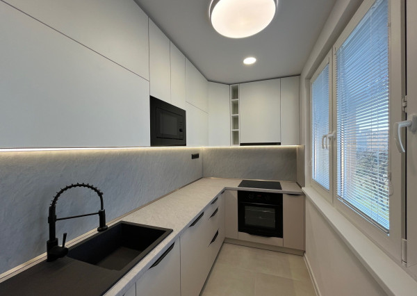 NOVINKA: NA PREDAJ MODERNÝ, KRÁSNY 3 IZBOVÝ BYT S LOGGIOU, TOP LOKALITA, KOŠICE TERASA