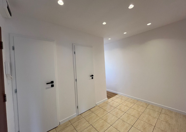 TOP LOKALITA : NA PREDAJ MODERNÝ, PRIESTRANNÝ 2 IZBOVÝ BYT, Košice Južná Trieda