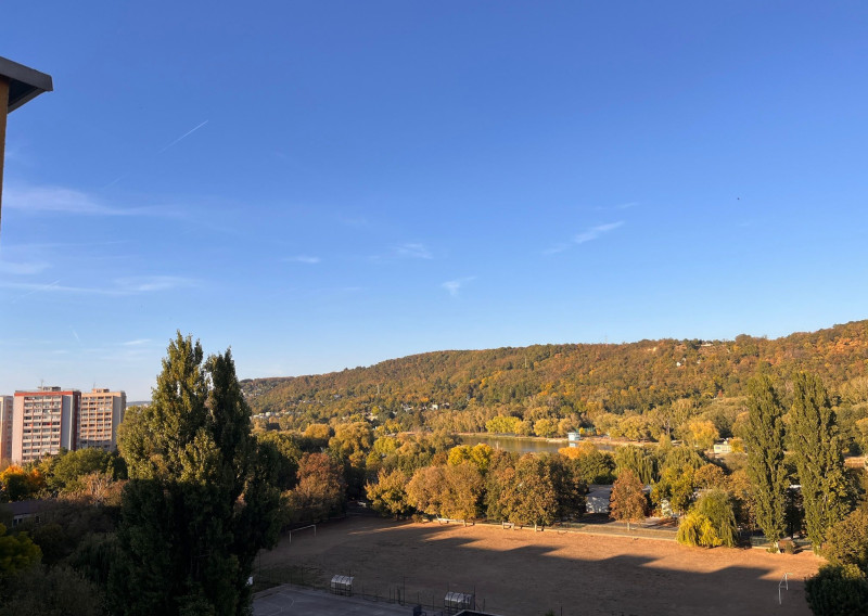 *** NOVINKA *** NA PREDAJ MODERNÝ, PRAKTICKÝ 4 IZBOVÝ BYT S LOGGIOU, Košice - Nad Jazerom